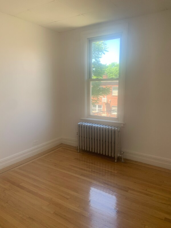 Building Photo - 861 Kinsella St
