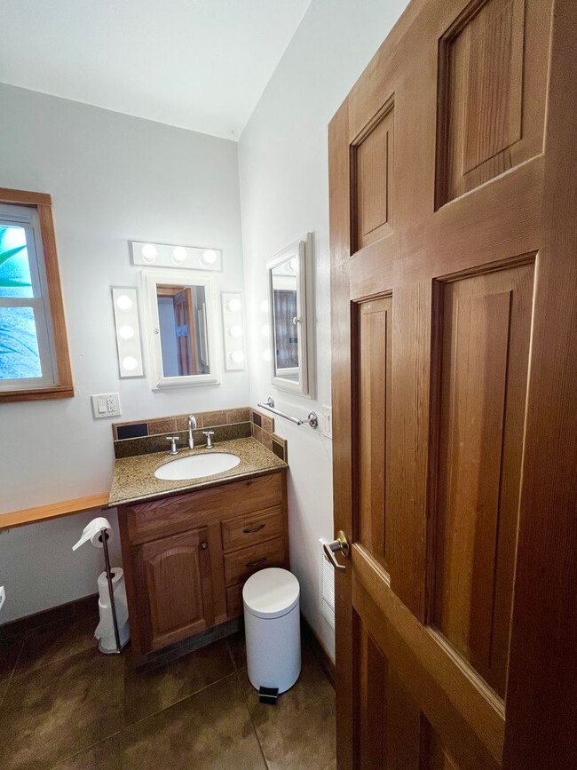 Building Photo - Bernal Heights Garden Cottage - Pet Friendly!