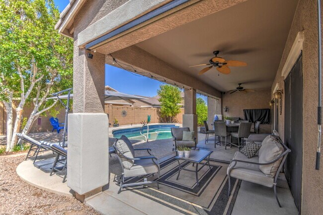 Building Photo - Del Rio Ranch Beauty