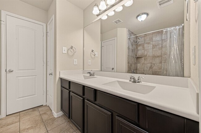 Building Photo - 8314 Columbia Forest Dr