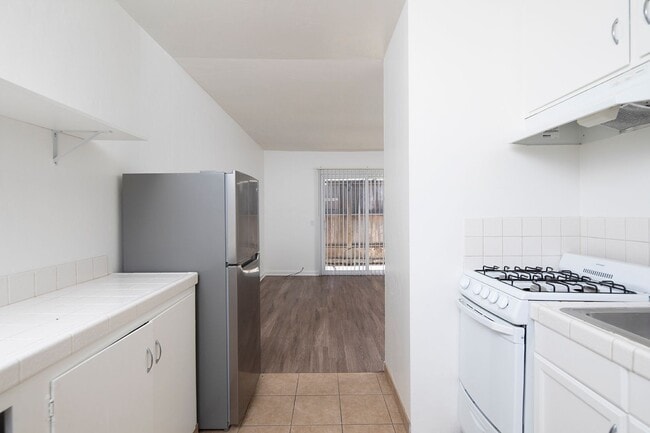 Building Photo - *OPEN HOUSE: 10/31 10AM-12PM* Studio in Ca...