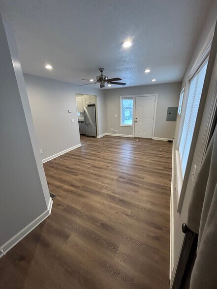 Building Photo - 950 29th Ave NE