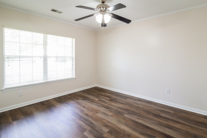 Building Photo - 324 Cohen Cir