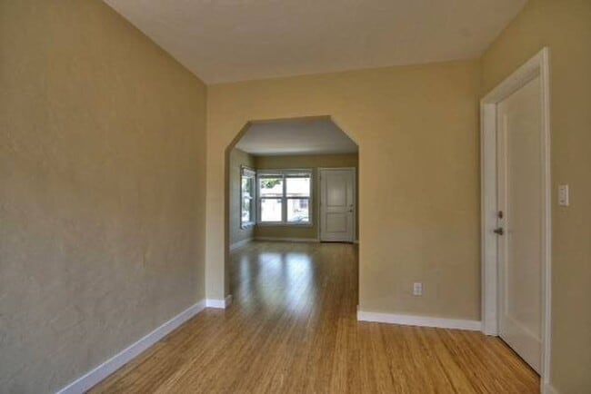 Building Photo - Spacious 1 bedroom in San Mateo