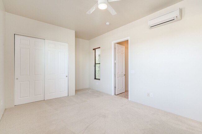 Building Photo - Rare find for this 4 bedroom/3 bath, exqui...