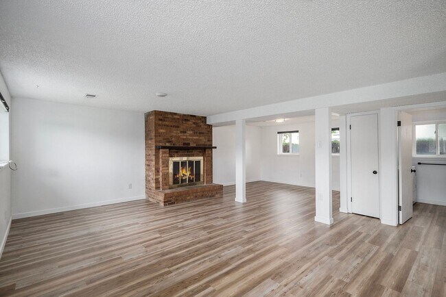Building Photo - ? Move-in Ready & Fully Renovated! ?