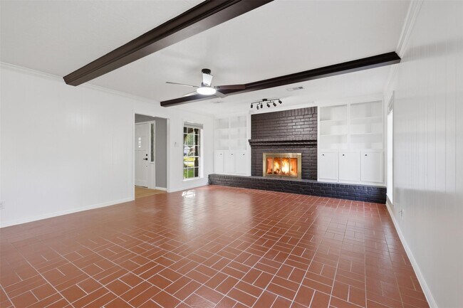 Building Photo - 3930 Cypress Hill Dr