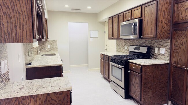 Building Photo - 12117 Sunland St