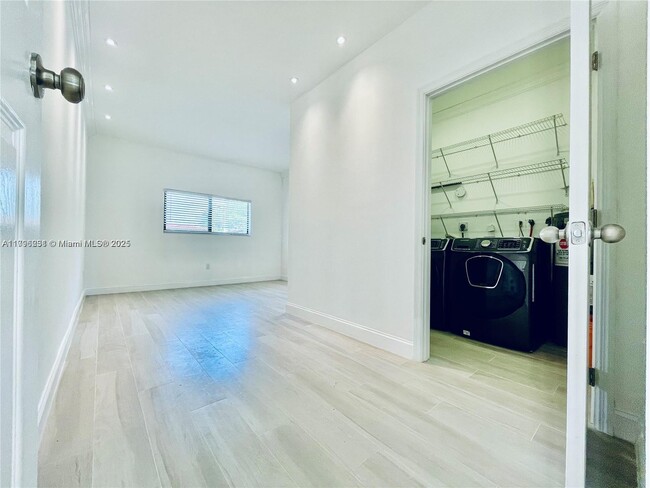 Building Photo - 21235 NE 19th Ct