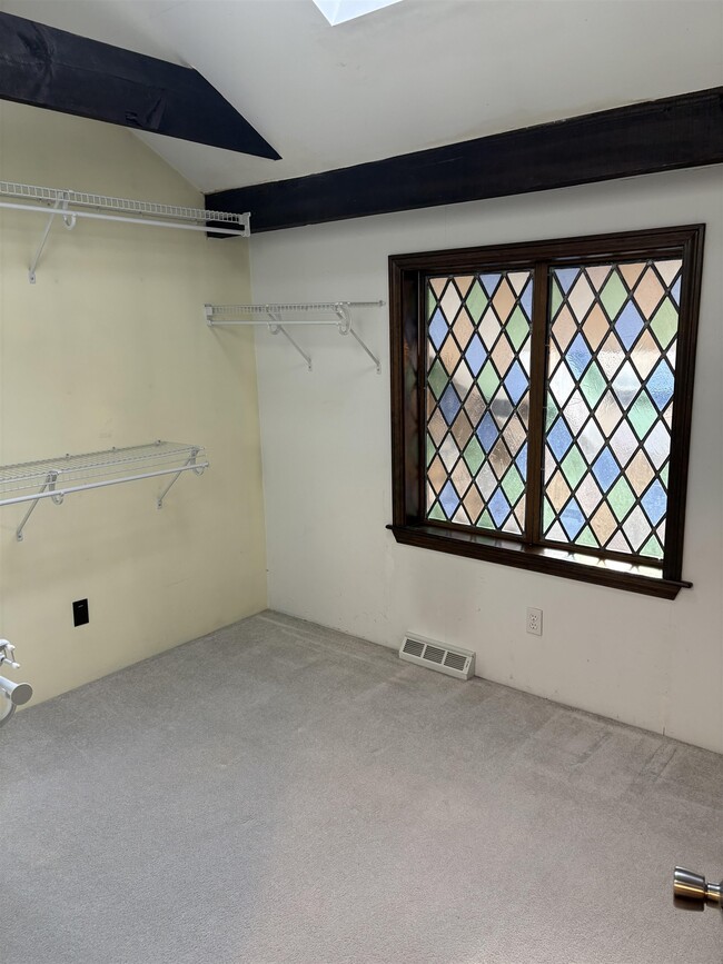 Building Photo - 290 Glen Ledge Rd