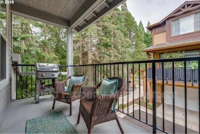 Building Photo - 175 NE 80th Ave