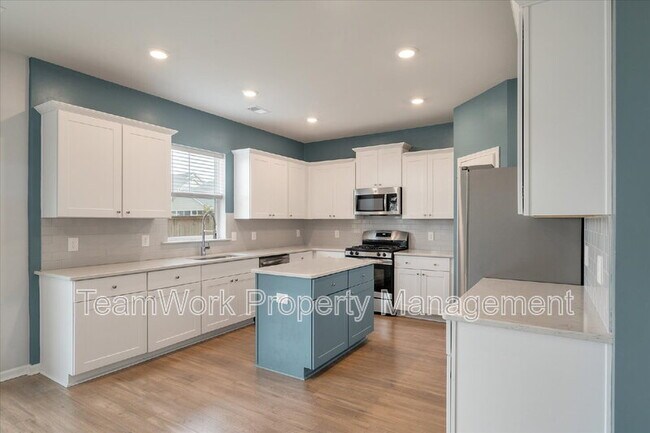 Building Photo - 208 Evergreen Ave
