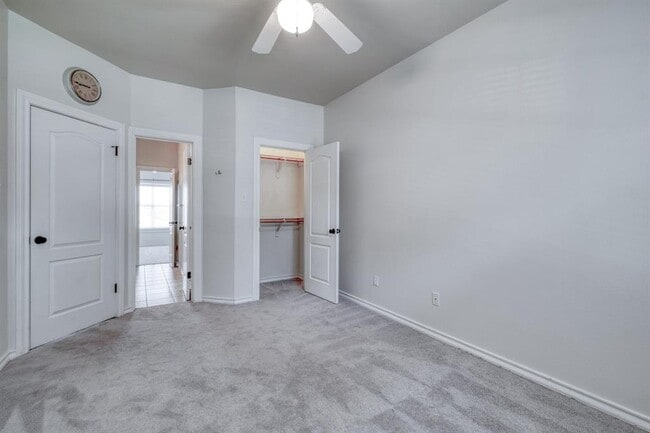 Building Photo - 9215 Spicebrush Dr