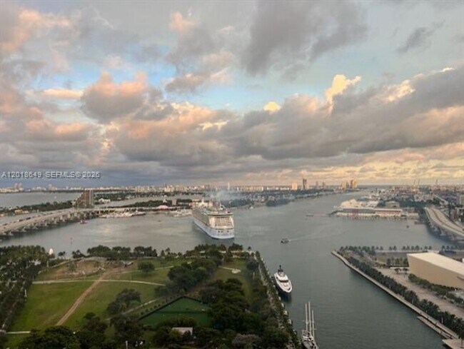 Building Photo - 900 Biscayne Blvd