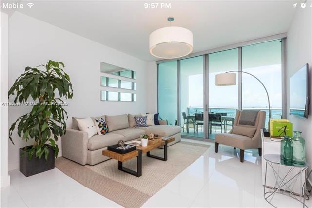 Building Photo - 900 Biscayne