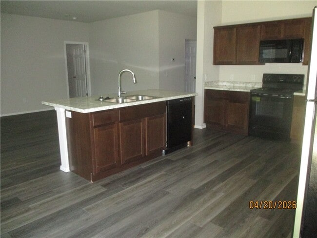 Building Photo - 904 S Excelsior Dr