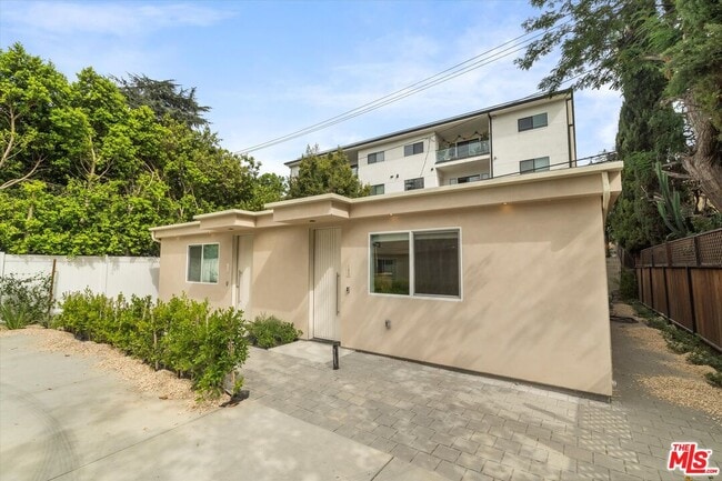 Primary Photo - 11023 1/2 Blix St