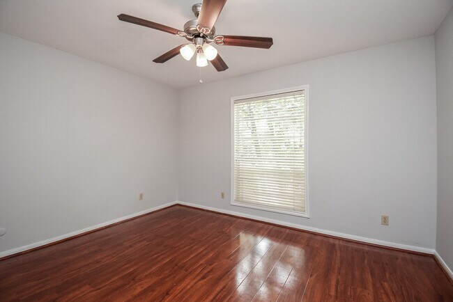 Building Photo - 201 Vanderpool Ln