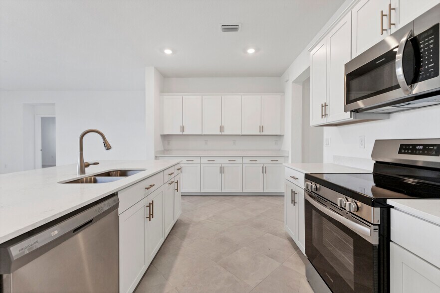 Building Photo - 19095 Cabernet Ct