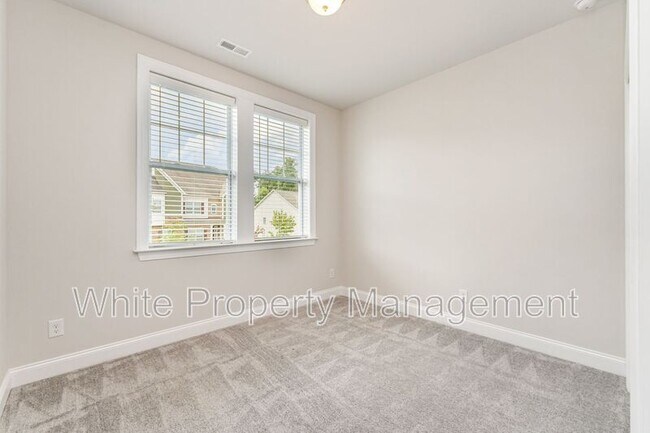 Building Photo - 209 Forsythia Ln