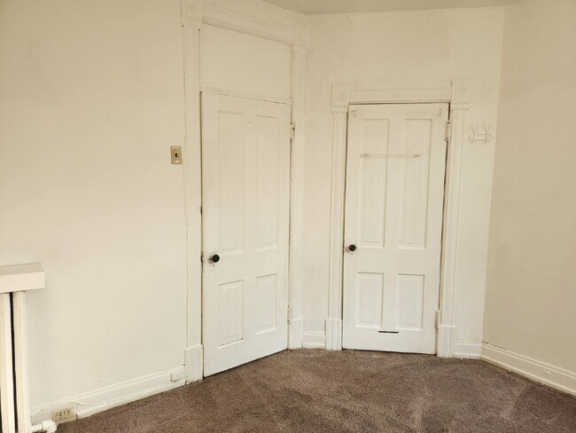 Building Photo - Charming 1-Bedroom Retreat in Duluth's Heart! *Accepts Section-8 tenants!