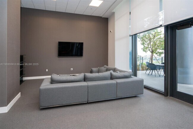 Building Photo - 1600 NE 1st Ave