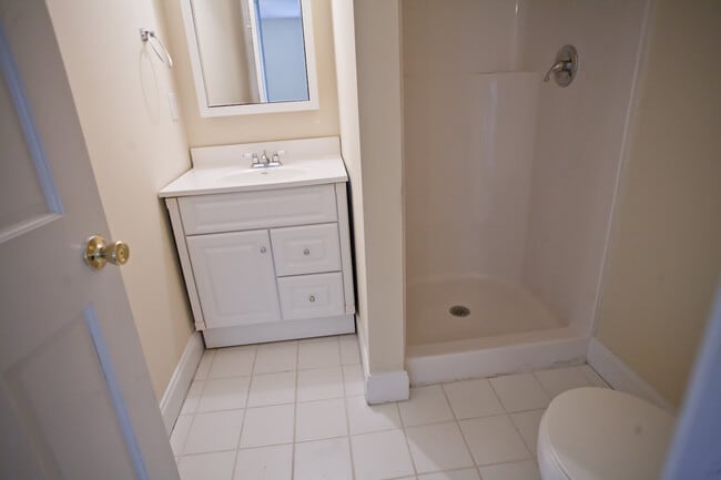 Building Photo - 2br apartment walkable to Carr Mill Mall