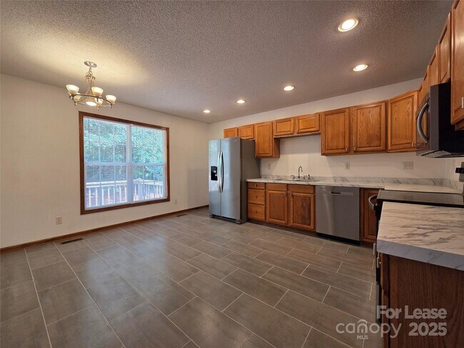 Building Photo - 4641 Hickory Grove Rd