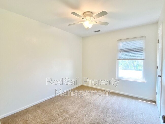 Building Photo - 5525 Fair Oaks Dr