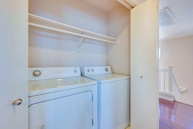 Building Photo - NW!! POOL!!!! GATED!!! Com. Park!!! Low Maintenance desert landscape front Yard. New Carpet!! Ups...