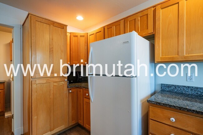 Building Photo - 1147 E Garfield Ave