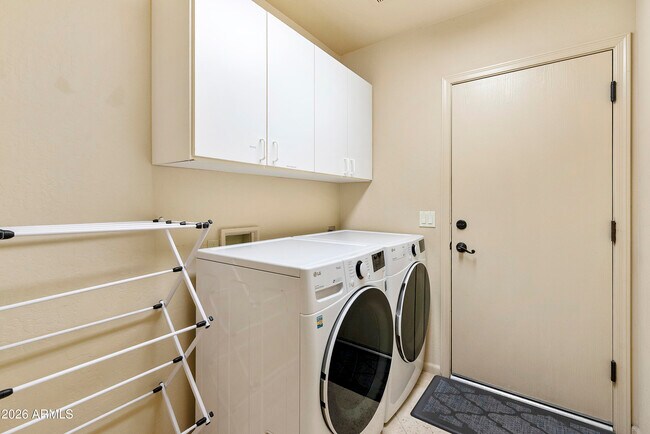 Building Photo - 6419 E Betty Elyse Ln