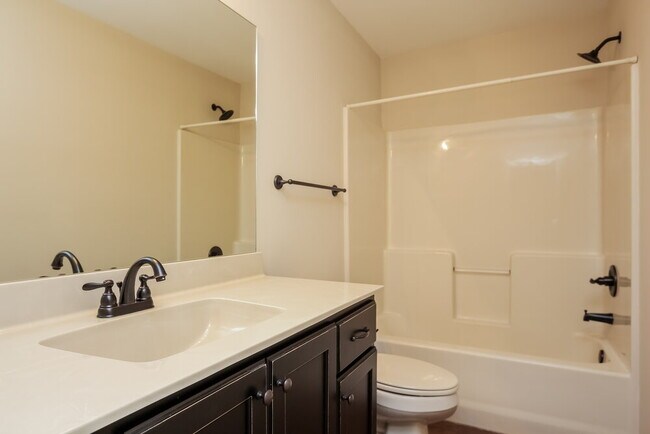 Building Photo - 3167 Pinetree Loop N