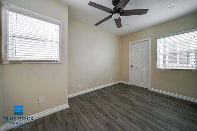 Building Photo - 2440 1/2 Fairmount St-1A