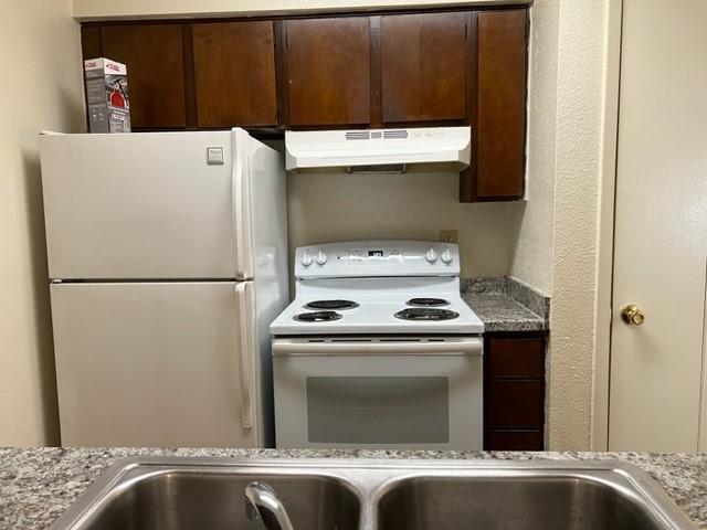 Building Photo - 9101 Country Creek St