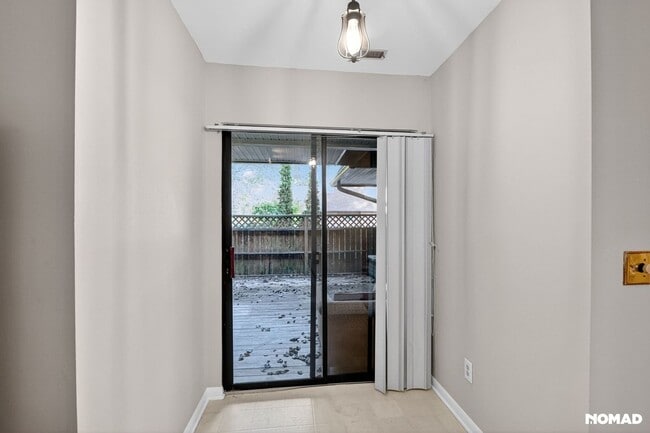 Building Photo - 120 Finley Forest Dr