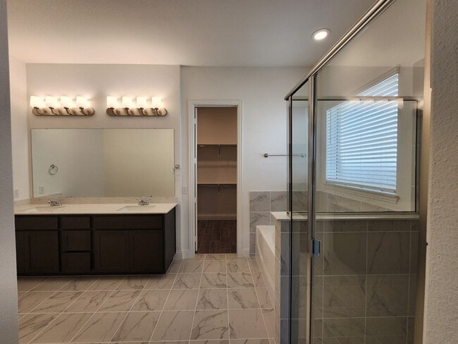 Building Photo - Move-in Special: 50% off second full month...