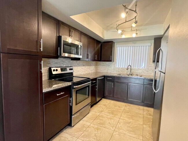 Building Photo - COMING SOON!!! LOVELY 2 Bed/2 Bath Condo Across From The River!!!