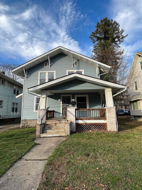 Building Photo - 943 Delia Ave