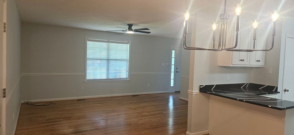 Building Photo - 1075 Pleasantview Cir