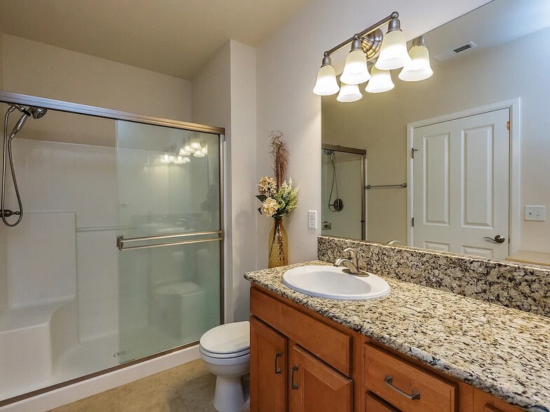 Building Photo - 4786 Strathmore Cir SW