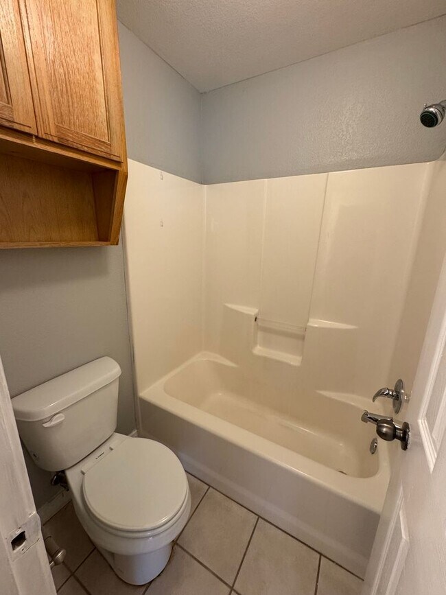 Building Photo - Updated 4 Bedroom Duplex in China Spring ISD