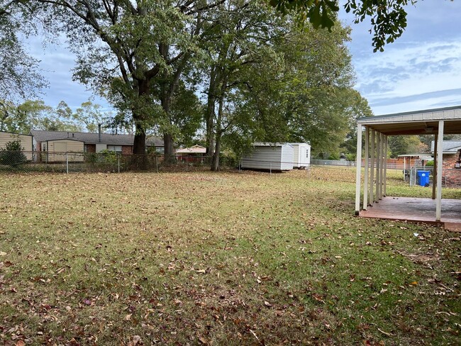 Building Photo - Check out this 3- Bedroom Prattville Cutie !!