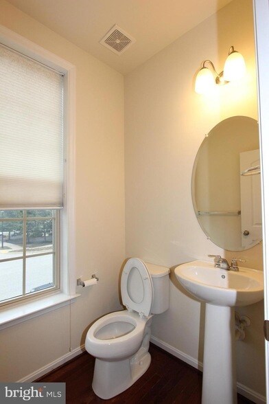 Building Photo - 325 Hersden Ln