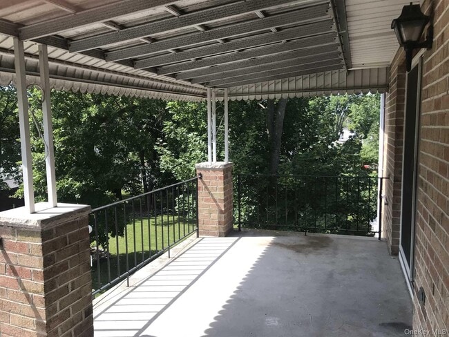 Building Photo - 65 N Chestnut St