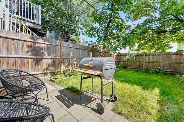 Building Photo - 13 Telegraph St