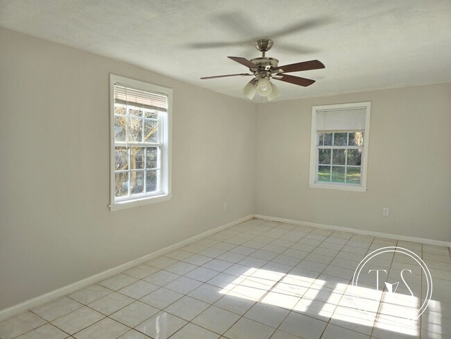 Building Photo - WINTER MOVE-IN SPECIAL: 50% OFF 1st FULL MONTH OF RENT** (**see description for details)