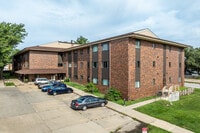 Building Photo - Highland Park Apartments (DSM)