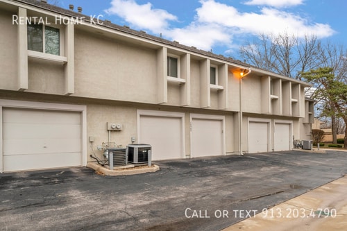 Building Photo - 10965 Gillette-