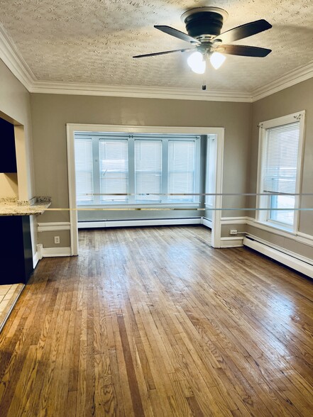 Building Photo - 6829 S Cornell Ave